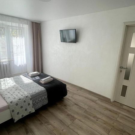 Apartamento Нова 2Х Кімнатна В Центре Rivne Exterior foto